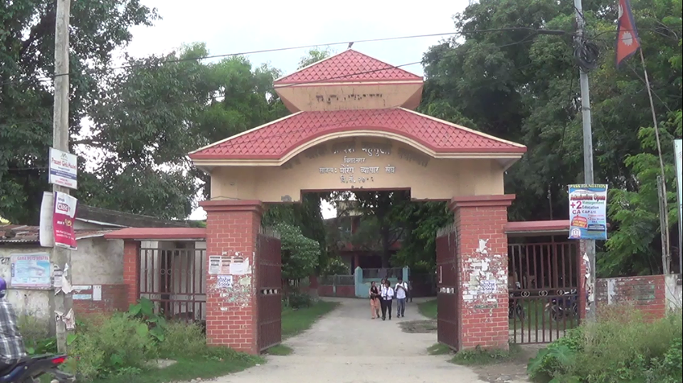 स्ववियु निर्वाचनको पूर्वसन्ध्यामा महेन्द्र मोरङमा पनि ताला